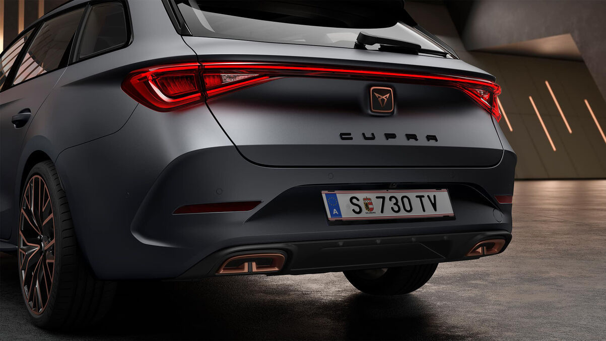 cupra-leon-ehybrid-detailed-view-of-rear-bumper-oe-MZ4uU3PM.jpg